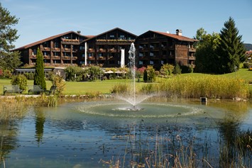 Mountainbikehotel: Außenansicht Sommer  - Lindner Hotel Oberstaufen Parkhotel