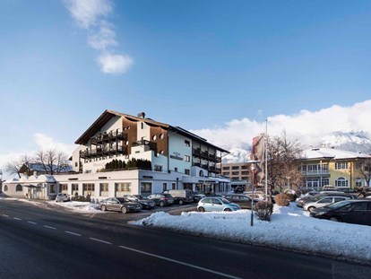 Mountainbike Urlaub - Servicestation - Tiroler Unterland - Hausansicht im Winter - 4**** DER RESCHENHOF