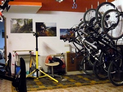 Mountainbike Urlaub - Hotel-Schwerpunkt: Mountainbike & Ruhe - Bestwig - Bikekeller - Schröders Hotelpension