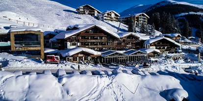 Mountainbike Urlaub - Bikeverleih beim Hotel: Zubehör - Tiroler Unterland - Außenansicht | Winter - MY ALPENWELT Resort****SUPERIOR