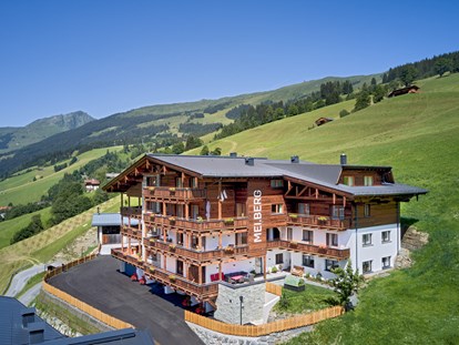 Mountainbike Urlaub - Biketransport: Bergbahnen - St. Johann in Tirol - Außenansicht Appartementhaus Mei.Berg - Mei.Berg