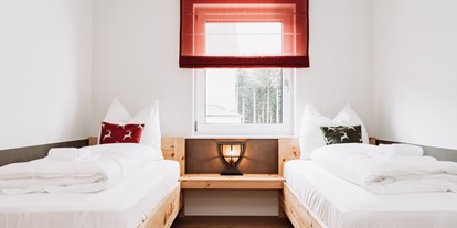 Mountainbike Urlaub - Sauna - Schmallenberg - Schlafzimmer mit zwei Einzelbetten im Poppenberg Apartment  - My Lodge Winterberg