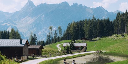 Mountainbike Urlaub - Bikeverleih beim Hotel: E-Mountainbikes - Davos Wiesen - Hotel Fernblick Montafon