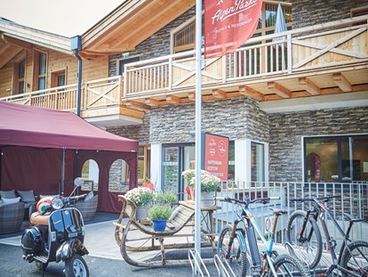 Mountainbike Urlaub - Bikeverleih beim Hotel: E-Mountainbikes - Österreich - AlpenParks Hotel & Apartment Sonnleiten Saalbach