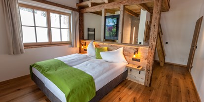 Mountainbike Urlaub - Hotel-Schwerpunkt: Mountainbike & Familie - Walchsee - Zimmer mit offenen Badezimmer und Juchee im Chalet Sepp - Chalets Marolden
