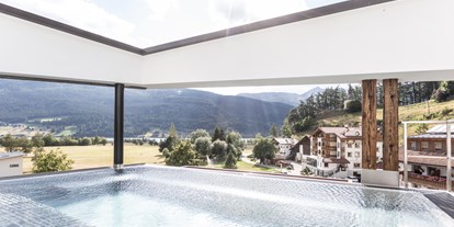 Mountainbike Urlaub - Sauna - Südtirol - Infinity-Sky-Whirlpool - Aktiv und Wellnesshotel Traube Post