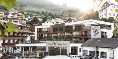 Mountainbike Urlaub - Massagen - Trentino-Südtirol - Aussenansicht Hotel - Aktiv und Wellnesshotel Traube Post