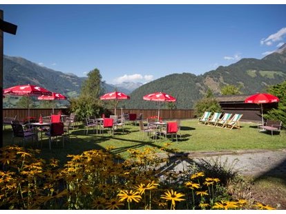 Mountainbike Urlaub - Wellnessbereich - Maria Luggau - Piaobar Terasse mit Panorama Nationalpark Hohe Tauern - Hotel Goldried