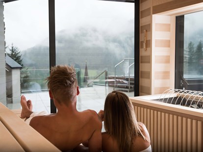 Mountainbike Urlaub - Hallenbad - Finnische Sauna

Saunieren in den Alpen ist beinahe ein Muss! Im Hotel Goldried bieten vier verschiedene Saunaerlebnisse an, sodass Sie die passende Variante zur Auswahl haben. - Hotel Goldried