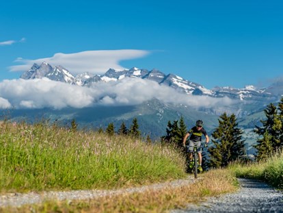 Mountainbike Urlaub - Ladestation Elektroauto - Obersaxen Trail - Adults Only Hotel Mulin 