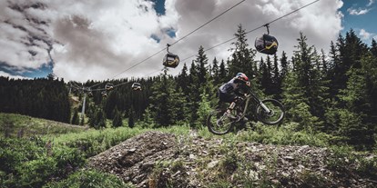 Mountainbike Urlaub - Hotel-Schwerpunkt: Mountainbike & Klettern - Ramsau am Dachstein - Downhillstrecke Planai - B&B Hotel | Appartements | Bar dieBARBARA 
