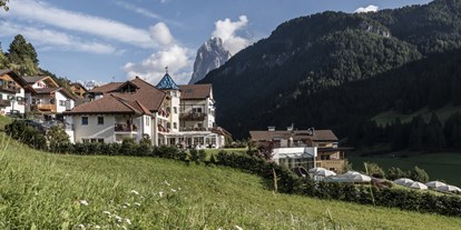 Mountainbike Urlaub - Verpflegung: Frühstück - Wengen (Trentino-Südtirol) - Eingebettet in die wundervolle Dolomitenlandschaft, ist unser Hotel für Ruhe-Suchende der ideale Rückzugsort. - Alpenheim  Charming Hotel & Spa Hotel