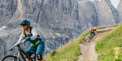 Mountainbike Urlaub - Bikeverleih beim Hotel: Mountainbikes - Ridnaun - Für jede Könnerstufe das ideale Angebot: egal ob gemütlicher Touren-Biker oder Trail-Liebhaber, egal ob Anfänger, Fortgeschrittener oder Trail-Junky...im Bike-Gebiet Gröden/Seiser Alm findet jeder was er sucht. Das beste daran: alle Touren können direkt von unserem Hotel aus gestartet werden. - Alpenheim  Charming Hotel & Spa Hotel
