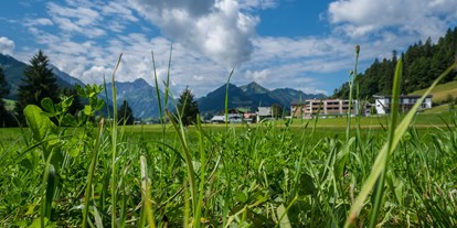 Mountainbike Urlaub - WLAN - Vorarlberg - Hotel Aussenansicht - Genuss- & Aktivhotel Sonnenburg