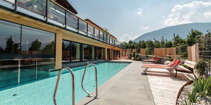 Mountainbike Urlaub - Verpflegung: Frühstück - Südtirol - Unser Schwimmbad steht Ihnen das ganze Jahr über mit kuschligen 30°C zur Verfügung. - Hotel Jonathan ****