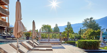 Mountainbike Urlaub - Hotel-Schwerpunkt: Mountainbike & Kulinarik - Trentino-Südtirol - Kuschelliegen im Garten - Feldhof DolceVita Resort