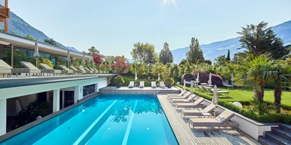 Mountainbike Urlaub - Schwimmen - Südtirol - Sportbecken 27 °C im Garten - Feldhof DolceVita Resort