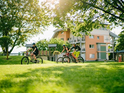 Mountainbike Urlaub - Biketransport: öffentliche Verkehrsmittel - Österreich - Perfekter Tourbeginn - Ferienwohnungen und Seebungalows am Faaker See - Karglhof OG