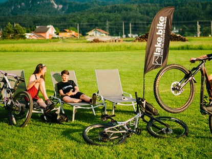 Mountainbike Urlaub - Umgebungsschwerpunkt: See - Österreich - Relaxen im riesigen Garten - Ferienwohnungen und Seebungalows am Faaker See - Karglhof OG