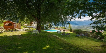 Mountainbike Urlaub - Wellnessbereich - Südtirol - Großer Garten mit Pool - Hotel Sigmundskron