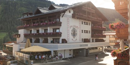 Mountainbike Urlaub - organisierter Transport zu Touren - Tiroler Oberland - Posthotel Außenansicht - Posthotel Serfaus