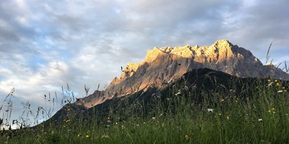 Mountainbike Urlaub - organisierter Transport zu Touren - Tiroler Oberland - Blick auf ie Zugspitze - Sporthotel Schönruh