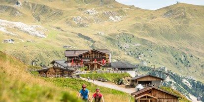 Mountainbike Urlaub - Garten - Natz - Panoramatour zu den schönsten Hütten Adler Inn - ADLER INN Tyrol Mountain Resort SUPERIOR