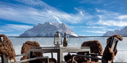 Mountainbike Urlaub - Pools: Außenpool beheizt - Zugspitze - Restaurant 180° Terasse  - Hotel PURE Lermoos 