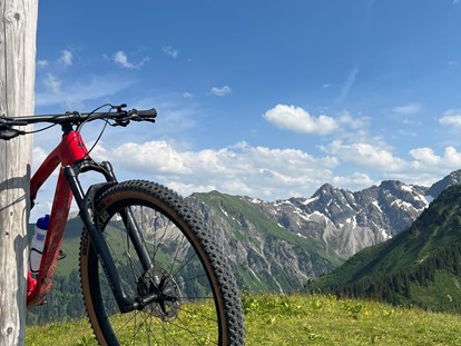 Mountainbike Urlaub - Wellnessbereich - Biketour auf den Lug - Alpen Hotel Post