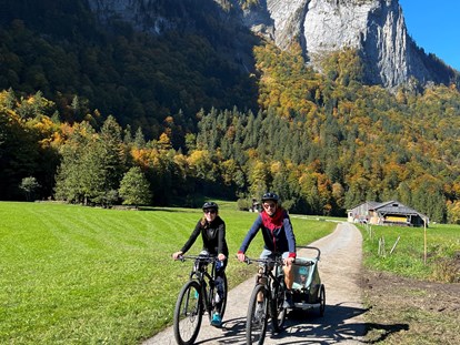 Mountainbike Urlaub - Ladestation Elektroauto - Geführte Familienbiketour - Alpen Hotel Post