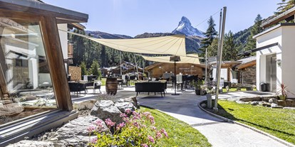 Mountainbike Urlaub - organisierter Transport zu Touren - Zermatt - Aussicht vom Hotel und die Restaurant-Terrasse - Hotel Hemizeus