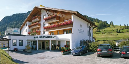 Mountainbike Urlaub - Hotel-Schwerpunkt: Mountainbike & Ruhe - Fiss - Hoteleingang - Hotel Bergblick
