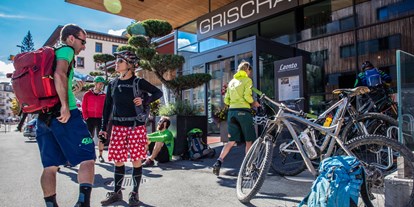 Mountainbike Urlaub - Bikeverleih beim Hotel: E-Mountainbikes - Davos Wiesen - Grischa - DAS Bikehotel Davos - Grischa - DAS Hotel Davos