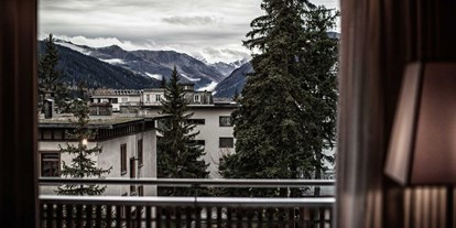 Mountainbike Urlaub - Bikeverleih beim Hotel: E-Mountainbikes - Davos Wiesen - Ausblick aus einem Zimmer. - Grischa - DAS Hotel Davos