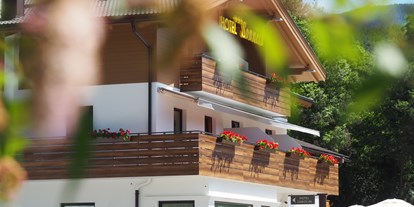 Mountainbike Urlaub - Umgebungsschwerpunkt: am Land - Südtirol - Hotelansicht Sommer - B&B HOTEL MOTEL SONNECK 