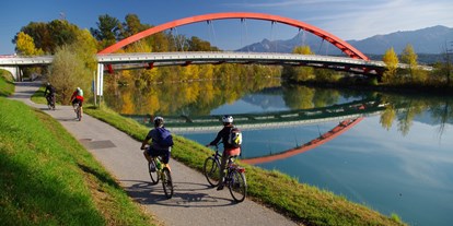 Mountainbike Urlaub - Umgebungsschwerpunkt: Fluss - Österreich - Alpe Adria und Drauradweg geht direkt beim Hotel vorbei, die auch ein guter Startpunkt für die Touren sind. Erlebnis in der Stadt, aber dann zum Biken in die Berge, das ist in der Region Villach mit den Nachbarländern Slowenien und Italien möglich.  - Hotel Mosser