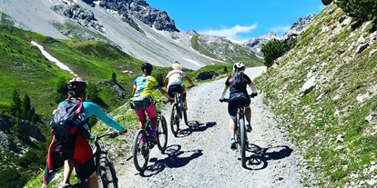 Mountainbike Urlaub - Bikeverleih beim Hotel: E-Mountainbikes - Davos Wiesen - Val Mora - Hotel al Rom