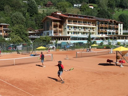 Mountainbike Urlaub - Haustrail - Feld am See - Tenniscourts beim Brennseehof - Familien Sporthotel Brennseehof