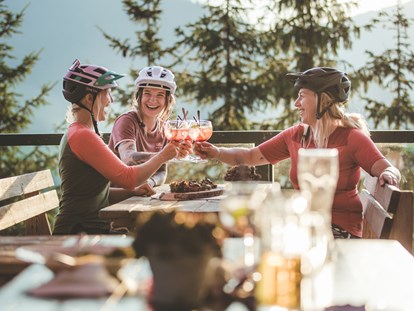 Mountainbike Urlaub - organisierter Transport zu Touren - Biken - THOMSN - Alpine Rock Hotel