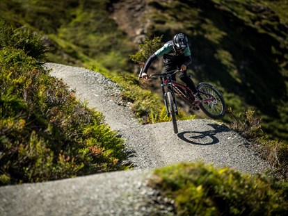 Mountainbike Urlaub - Fahrradwaschplatz - Downhill - THOMSN - Alpine Rock Hotel