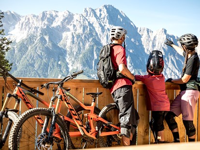 Mountainbike Urlaub - Pools: Infinity Pool - Österreich - Familien Bike Tour - THOMSN - Alpine Rock Hotel