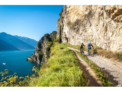 Mountainbike Urlaub - Fahrradraum: versperrbar - Trentino-Südtirol - Ponale - MTB Tour - Hotel Santoni Freelosophy