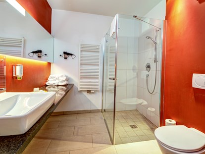 Mountainbike Urlaub - Preisniveau: günstig - Leogang - Badezimmer Doppelzimmer Design Plus - AlpenParks Hotel Maria Alm