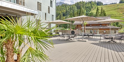 Mountainbike Urlaub - Bikeverleih beim Hotel: Zubehör - Österreich - Terrasse - @pedagrafie - Arena Franz Ferdinand Nassfeld