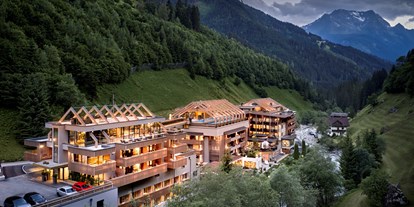 Mountainbike Urlaub - Pools: Infinity Pool - Alpin Lodge das Zillergrund ****S - Mountain Aktiv Relax Hotel