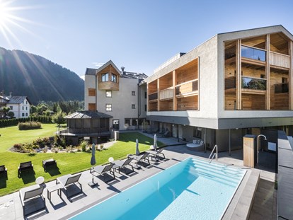 Mountainbike Urlaub - Pools: Außenpool beheizt - Südtirol - Hotel Laurin ©Harald Wisthaler - Hotel Laurin