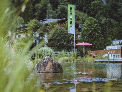 Mountainbike Urlaub - Pools: Schwimmteich - Ski & Bike Hotel Wiesenegg