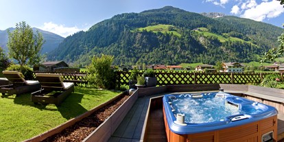 Mountainbike Urlaub - Hotel-Schwerpunkt: Mountainbike & Wellness - Neustift im Stubaital - Außenwhirlpool - Hotel Café Brunnenhof