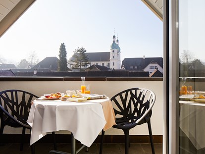 Mountainbike Urlaub - Hotel-Schwerpunkt: Mountainbike & Kulinarik - Basel - Solothurn - Dom Suite mit Blick auf den Arlesheimer Dom - Hotel Gasthof zum Ochsen