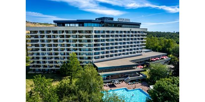 Mountainbike Urlaub - Pools: Außenpool nicht beheizt - Außenansicht des AHORN Harz Hotel Braunlage - AHORN Harz Hotel Braunlage